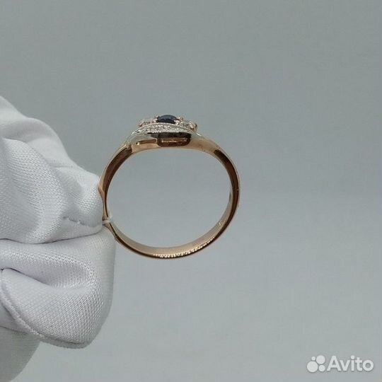 Золотое кольцо с камнем 18р