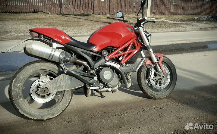 Ducati Monster 696