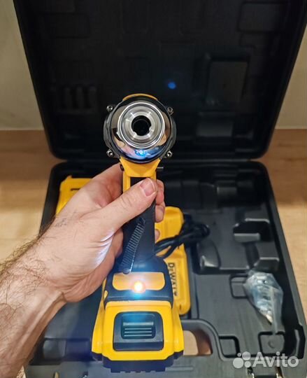 Бесщеточный дрель-шуруповерт dewalt 21 v