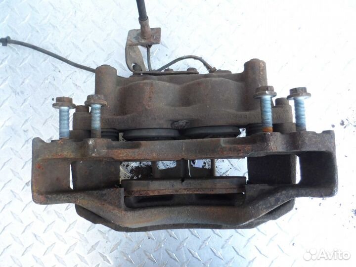 Суппорт передний левый Mercedes Vario 814D