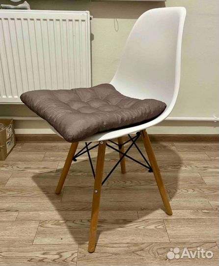 Стулья кухонные eames