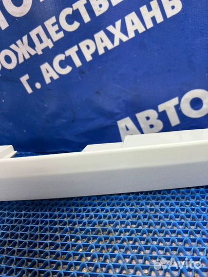 Накладка крышки багажника Toyota Auris хэтчбек 1ZR