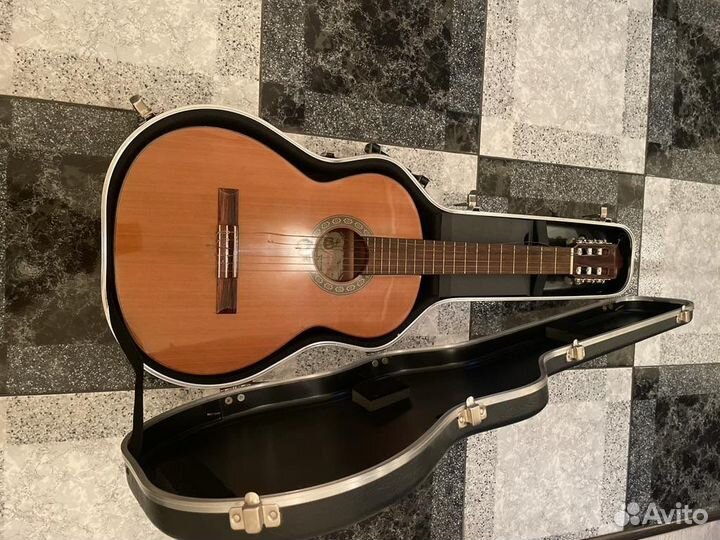 Гитара новая испанская в новом фирменном кейсе