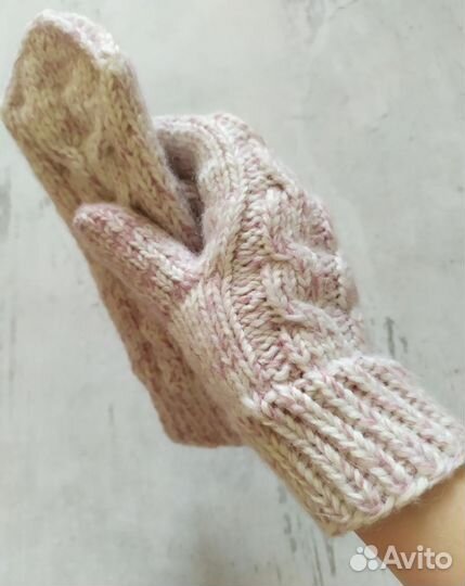 Варежки вязаные женские