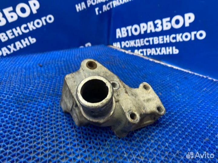 Фланец системы охлаждения Toyota Mark 2 седан