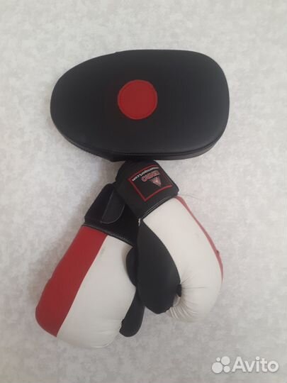 Продам боксерские перчатки и лапу