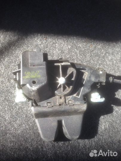 Замок крышки багажника