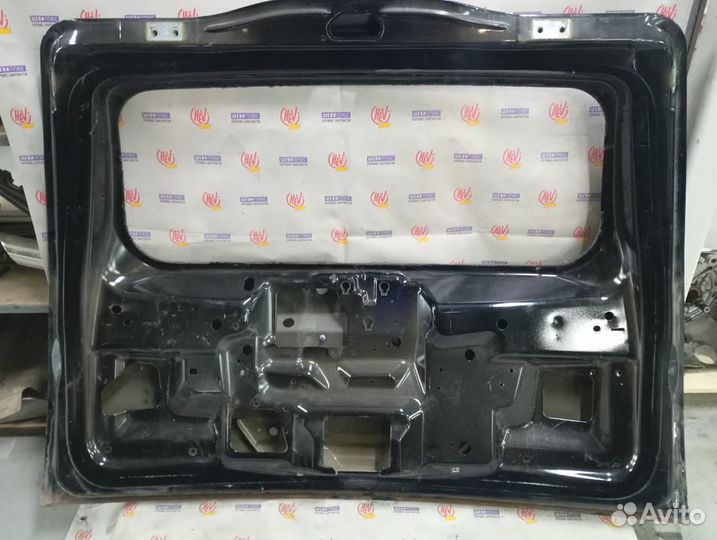 Дверь задняя багажная задняя Cadillac Escalade