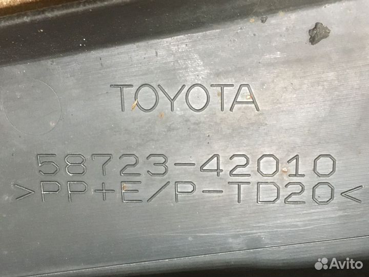 Пыльник заднего бампера правый Toyota RAV 4