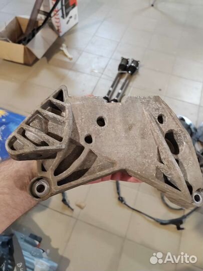 Кронштейн двигателя 1.8/2.0 tsi gen 3