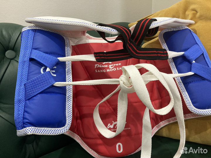 Жилет и шлем для тхэквондо