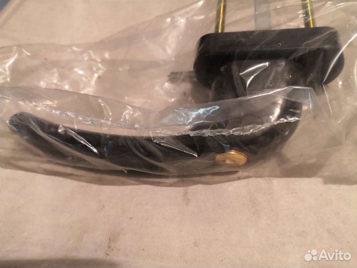 Ручка оконная с замком и ключом