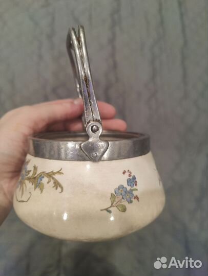 Старенькая сахарница