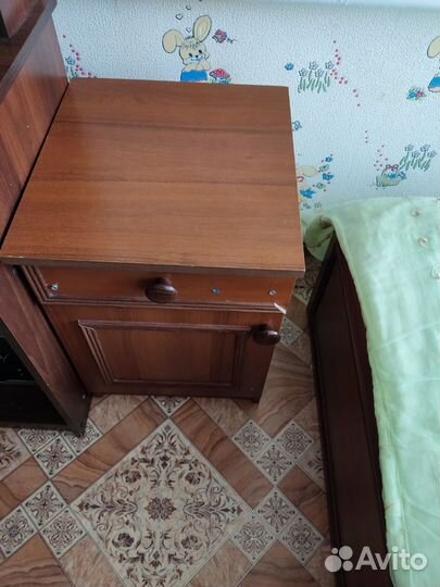 Тумба прикроватная