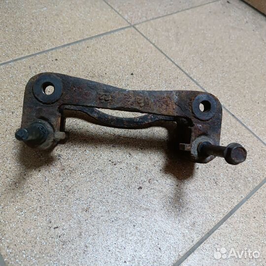 Скоба суппорта передняя левая subaru legacy 2