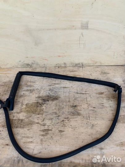 Уплотнитель двери задней правой VW passat Cc