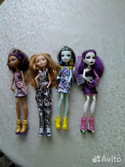 Монстр хай слева кукла продана