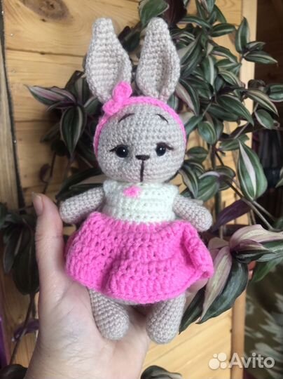 Зайка вязаная
