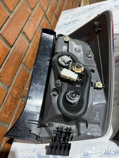 Фонари задние Тойота Приус 30