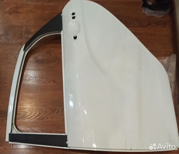 Продается задняя левая дверь на Весту,белого цвета