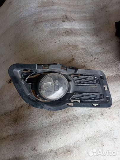 Рамка противотуманной фары прав. Volkswagen Tiguan