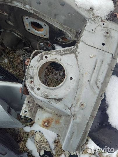 Стаканы стоек передних Toyota Corolla E110