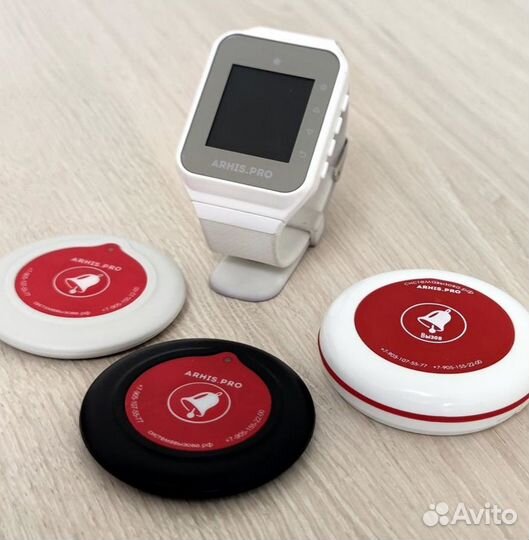 Комплекты вызова персонала: кнопка вызова и часы