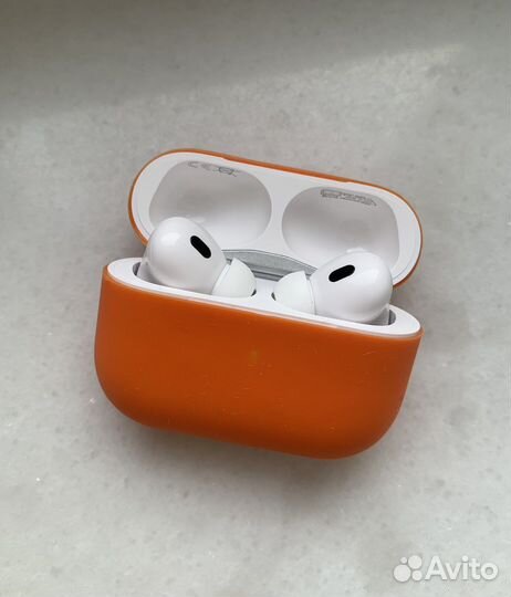 Чехол и наушники airpods pro2