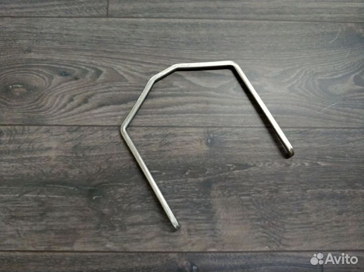 Скоба крепления патрубка интеркулера клапана EGR