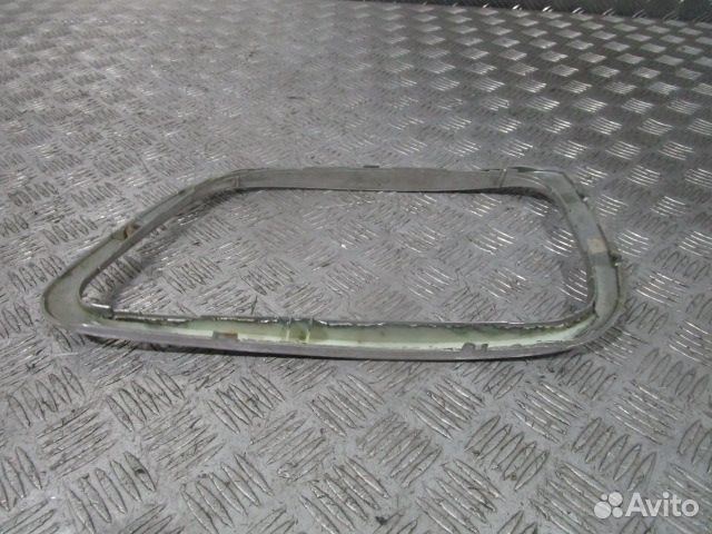 Рамка фары правая Mercedes-Benz A9438260359