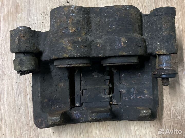 Суппорт левый правый ford transit 1986-2000 r15