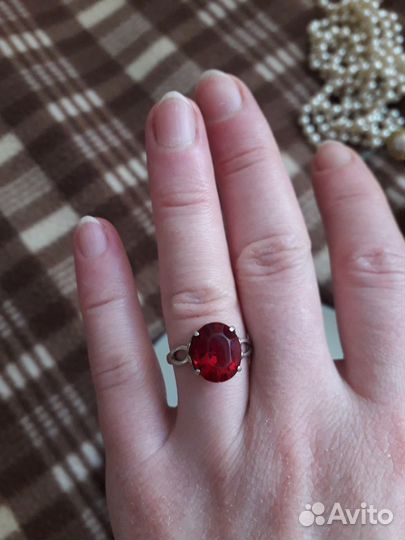 Серебрянное кольцо СССР с красным камнем