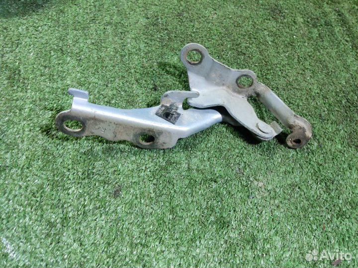 Петля капота правая Toyota Corolla E120