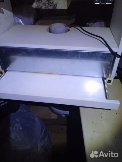 Вытяжка кухонная б/у, рабочий