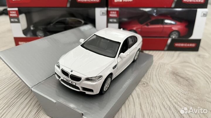 Коллекционные модели автомобилей 1:32 BMW Mobicaro