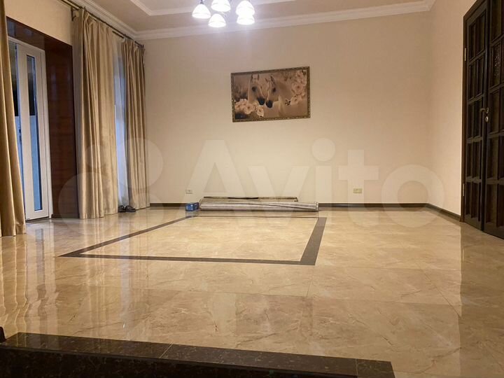 Дом 280 м² на участке 5,5 сот.