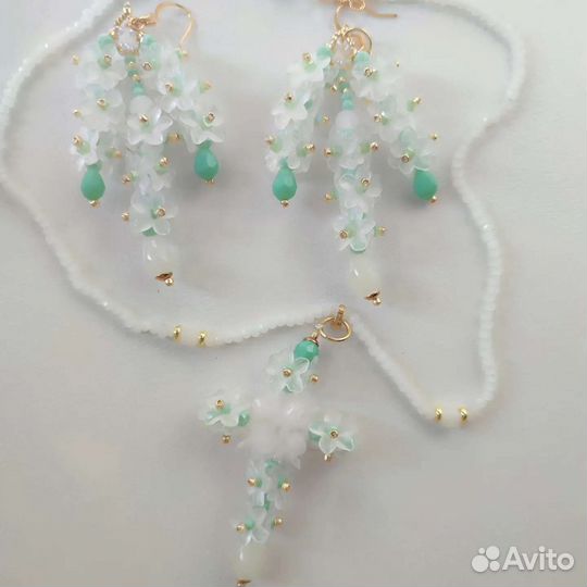 Украшение из бисера и камней