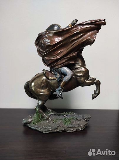 Наполеон статуэтка