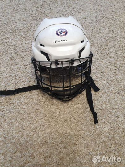 Хоккейный шлем