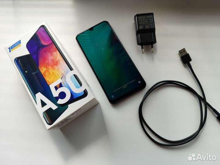 Смартфон Samsung Galaxy A50 4/64Gb