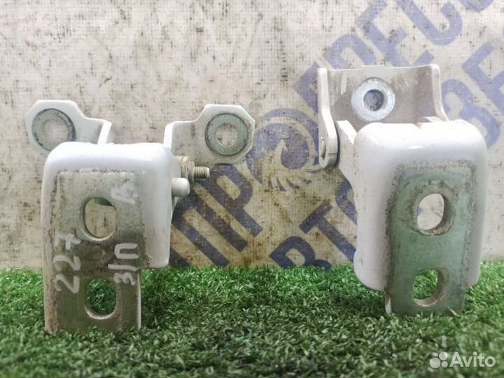 Петля двери задняя правая Renault Fluence седан