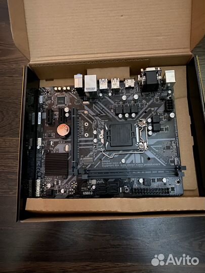 Материнская плата gigabyte