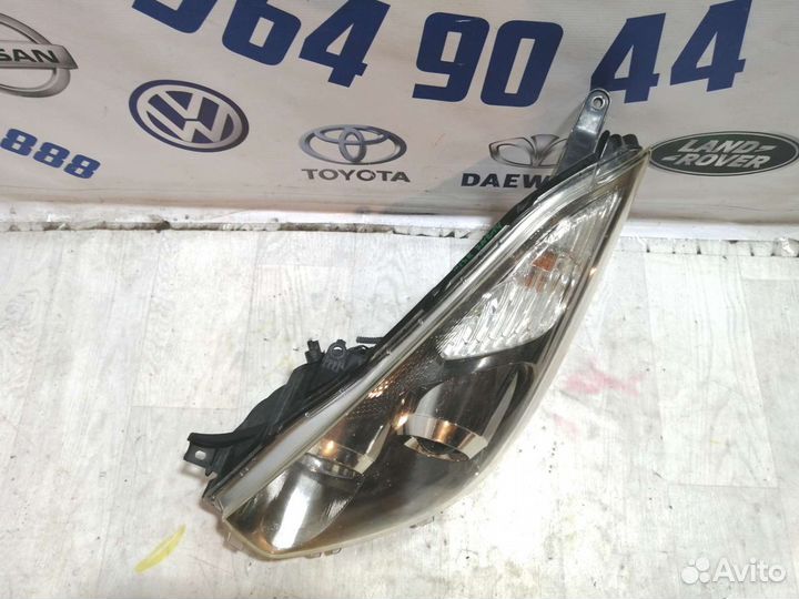 Фара левая Toyota Wish ZNE14 xenon