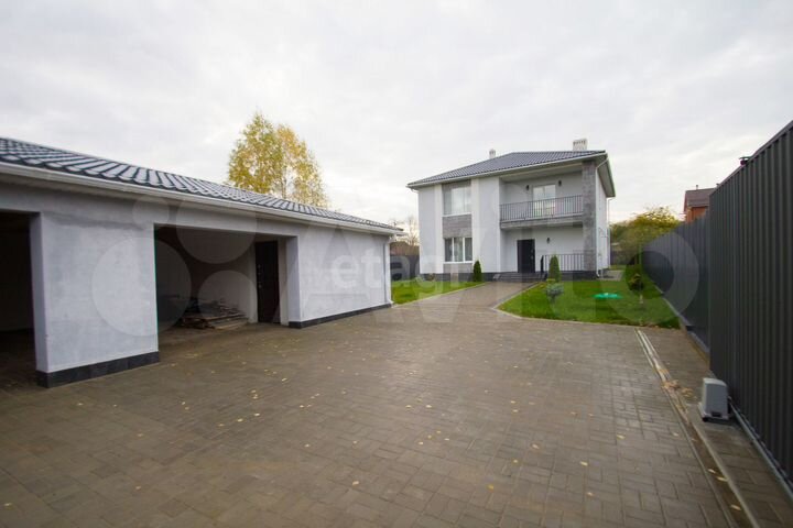 Дом 270 м² на участке 8,6 сот.