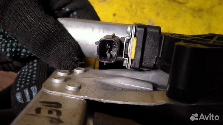 Стеклоподъемник передний левый Renault Sandero 2