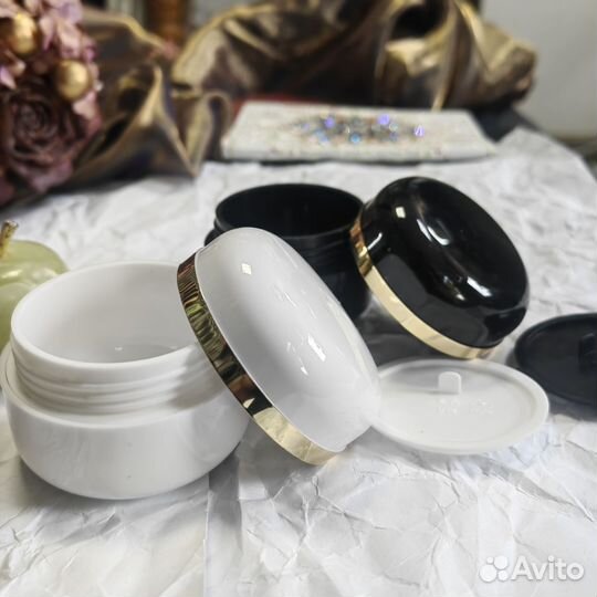 Ёмкостью для крема, баночки, контейнер