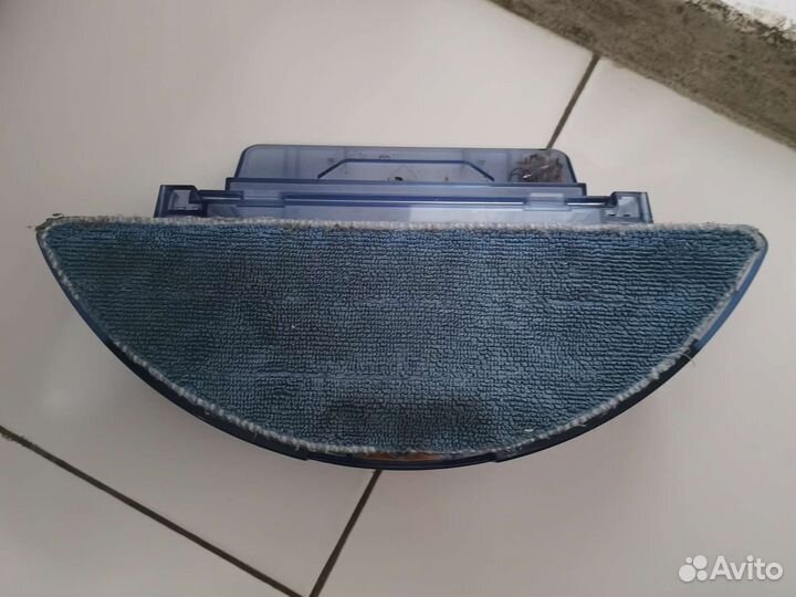 Продаю робот пылесос Redmond RV-R650S