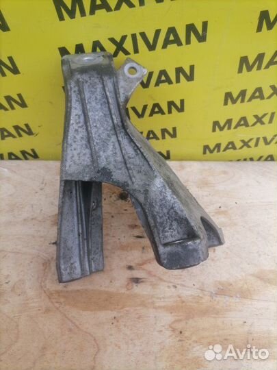 Кронштейн двигателя правый Audi A6 C6 BRE 2007