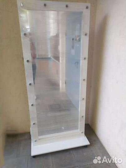 Гримерное зеркало с подсветкой