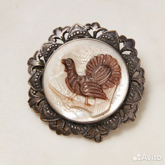 Брошь и кулон круглые с резными лесными птицами